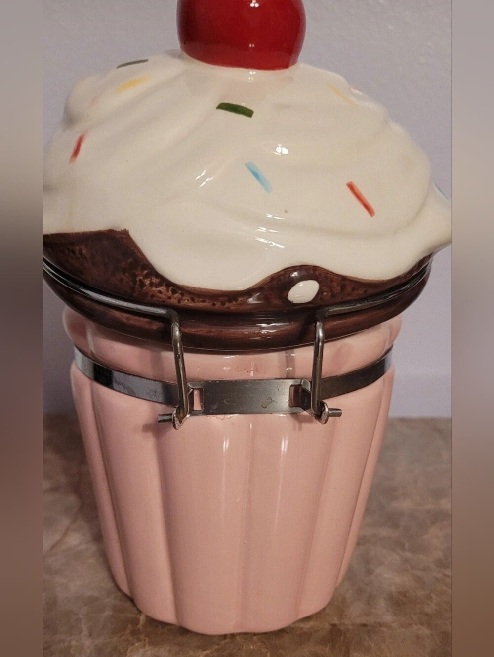 Vintage "Boston Warehouse" Ceramic Cupcake Canister Hinge Jar - Picture 10 of 15